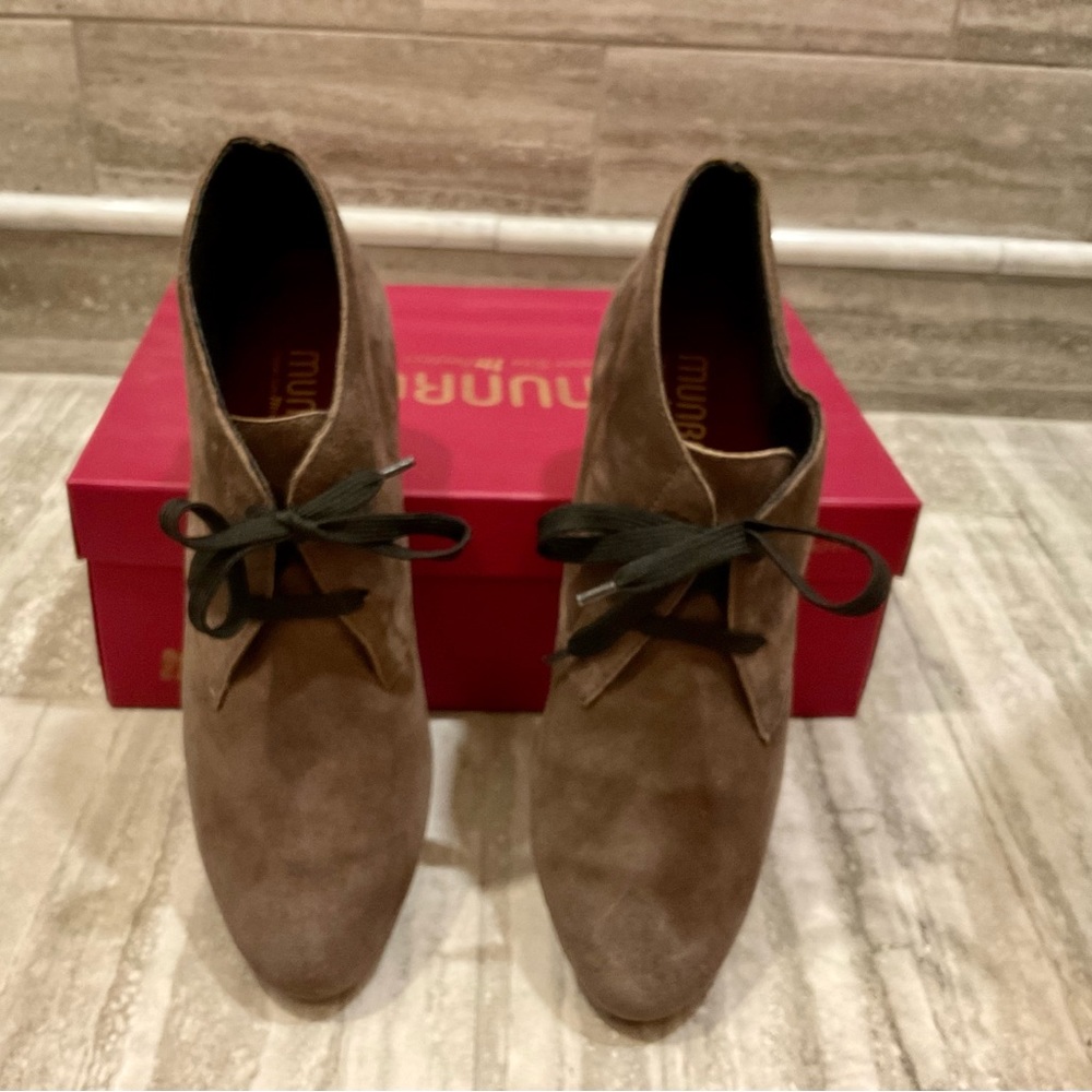 Munro Sloane “Greige” Suede